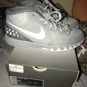 Nike Kyrie Irving 1s